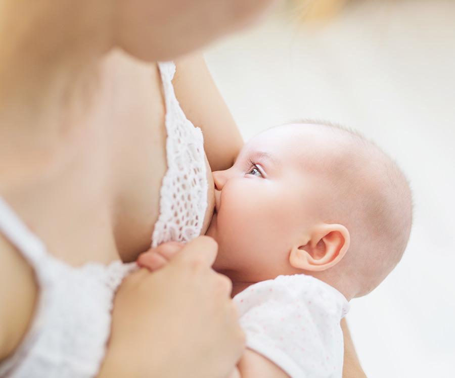 plastika prsou a kojení